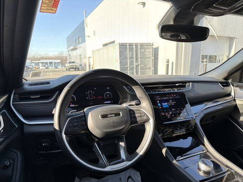 Used 2021 Jeep Grand Cherokee L Laredo image 15