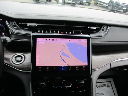 Certified 2022 Jeep Grand Cherokee L Limited AWD/4WD image 19