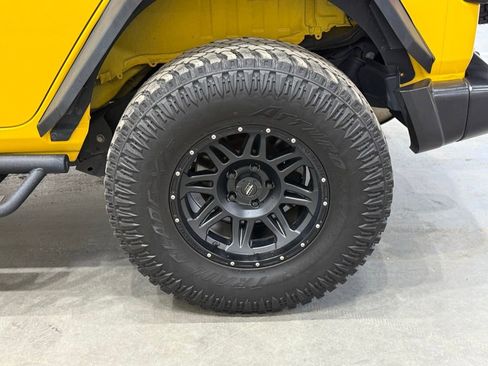 Used 2019 Jeep Wrangler Unlimited Sahara image 38