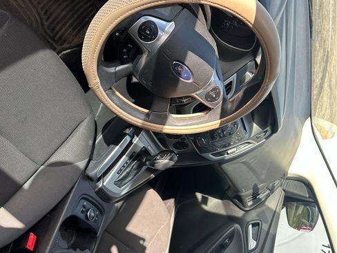 Used 2013 Ford Focus SE w/ SE Winter Pkg image 3