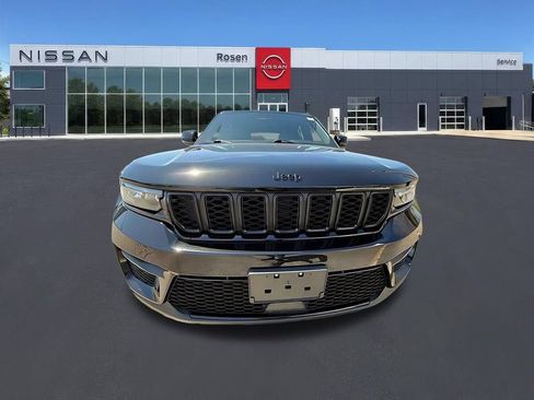 Used 2025 Jeep Grand Cherokee Altitude AWD/4WD image 33