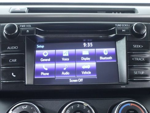 Used 2018 Toyota RAV4 LE image 22