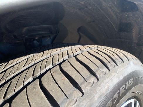 Used 2025 Volvo XC40 B5 Core image 12