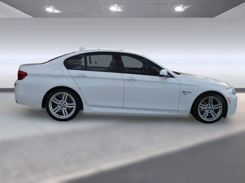 Used 2012 BMW 550i xDrive Sedan image 8