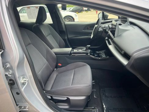 Used 2025 Toyota Prius LE FWD image 8