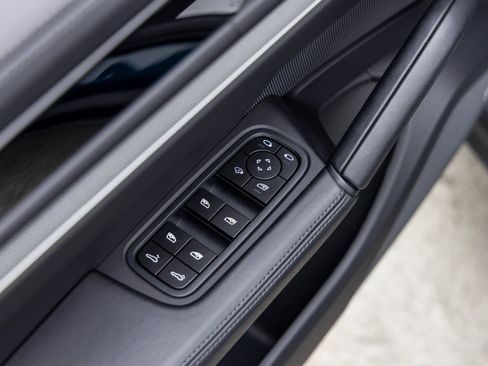 New 2025 Porsche Cayenne S image 23