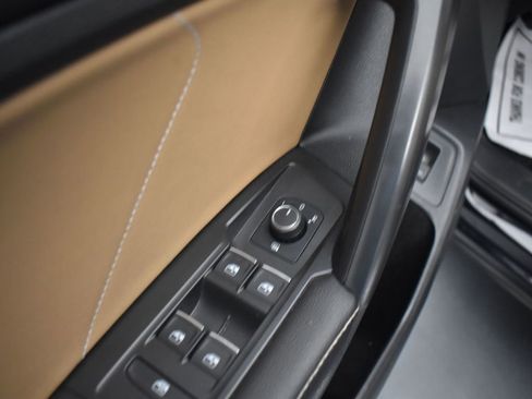 Used 2022 Volkswagen Tiguan SE image 10