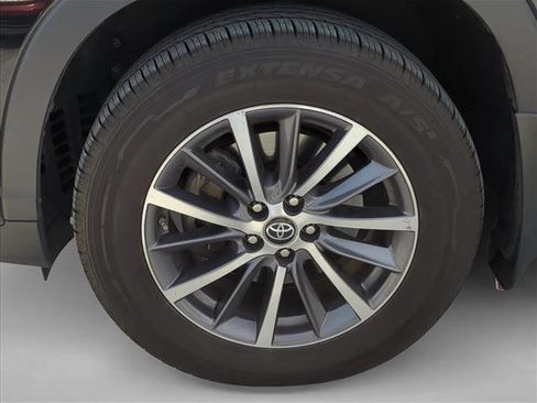 Used 2019 Toyota Highlander XLE image 6