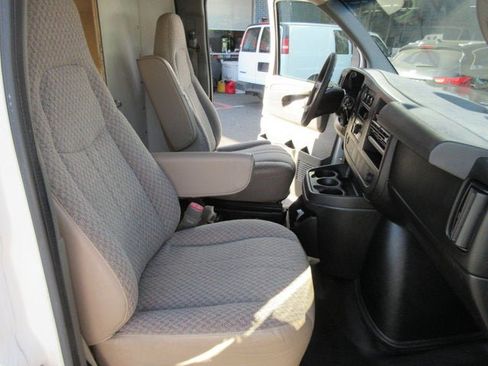 Used 2012 Chevrolet Express 3500 RWD image 18