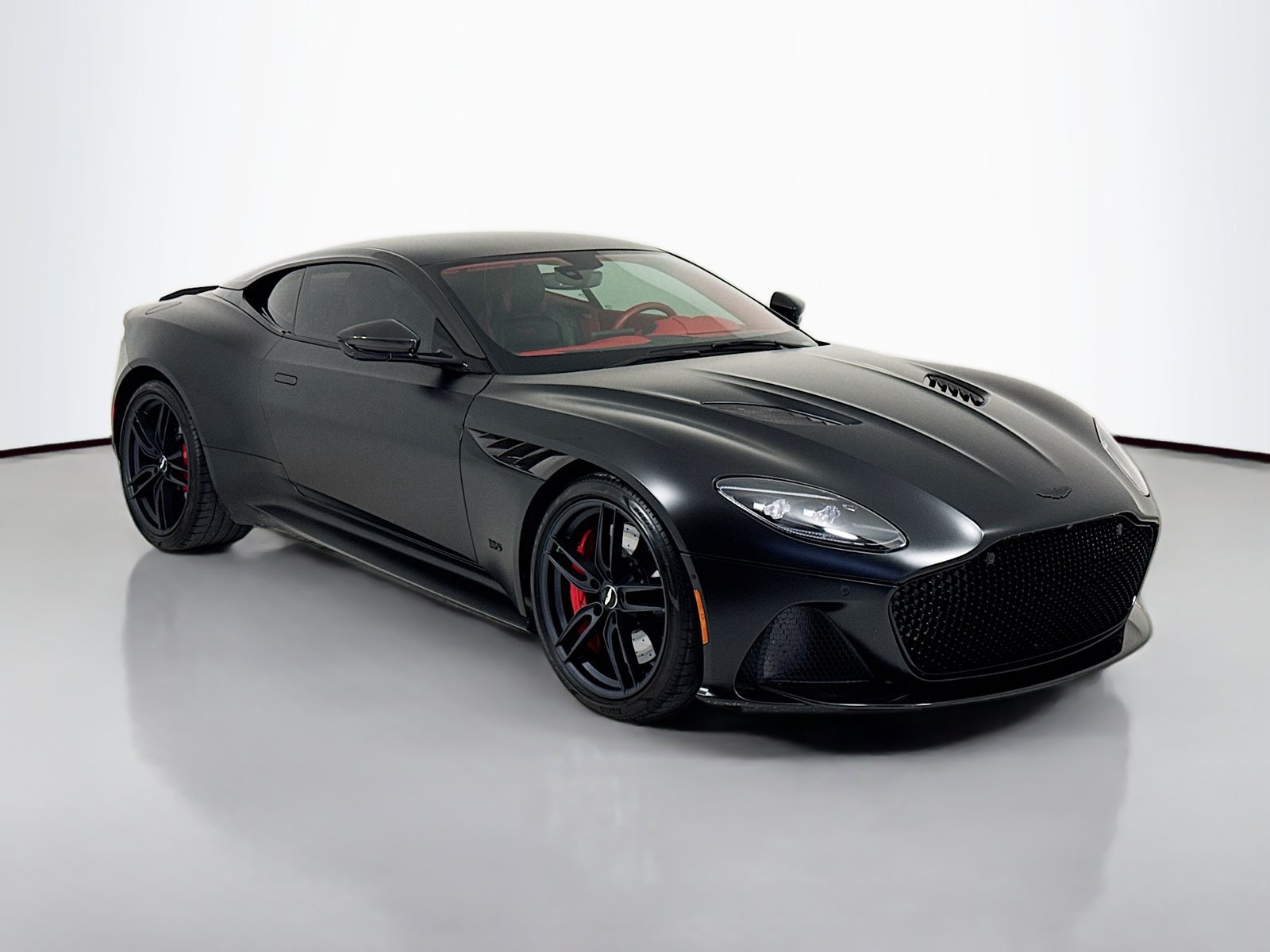 Used 2023 Aston Martin DBS Coupe RWD image 1