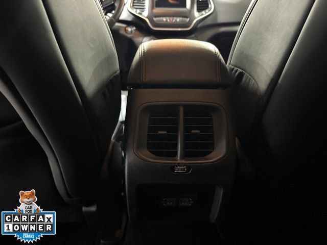 Certified 2021 Jeep Cherokee Latitude Plus AWD/4WD image 34