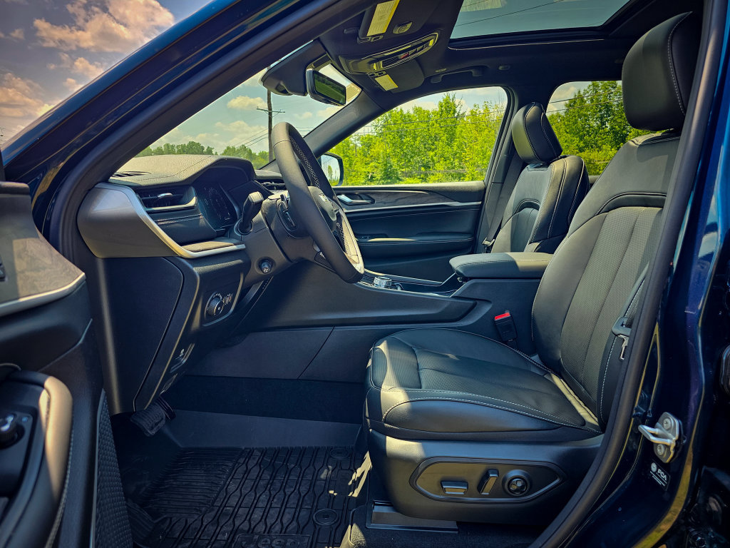 New 2026 Jeep Grand Cherokee Limited AWD/4WD image 12