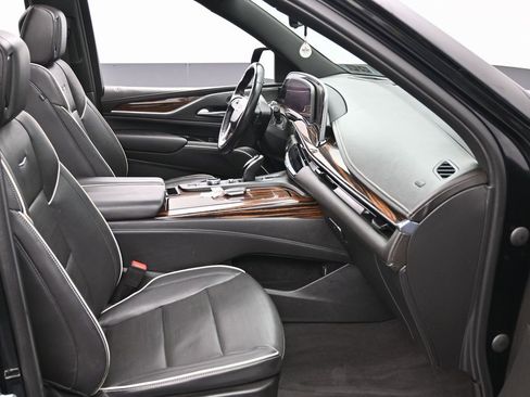 Used 2023 Cadillac Escalade ESV Premium Luxury image 40