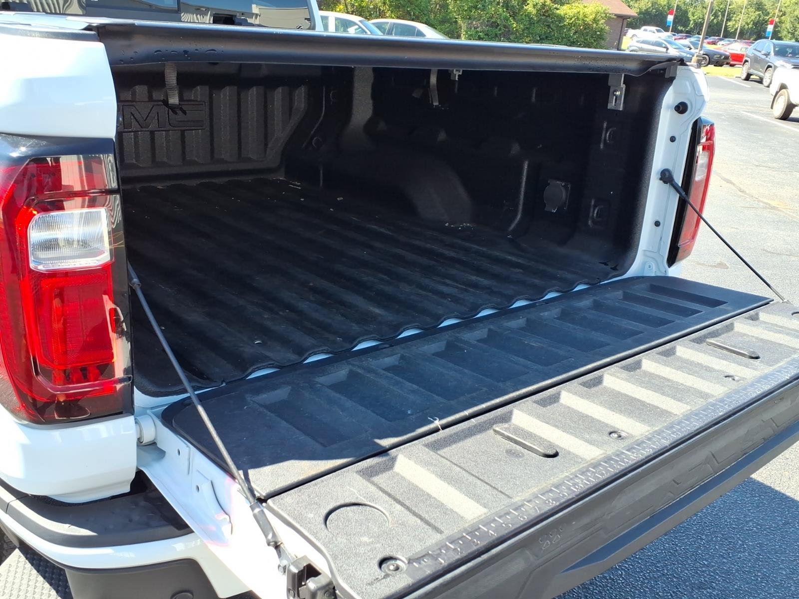 Used 2023 GMC Canyon AT4 w/ AT4 Premium Package AWD/4WD image 10