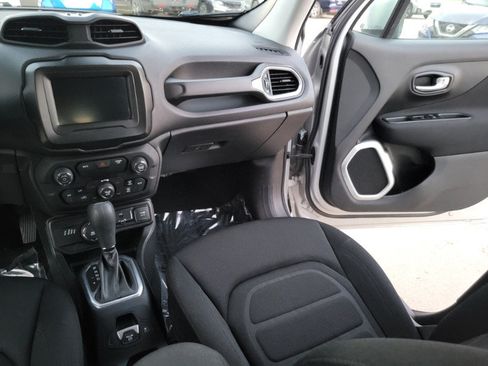 Used 2019 Jeep Renegade Latitude w/ Cold Weather Group AWD/4WD image 27