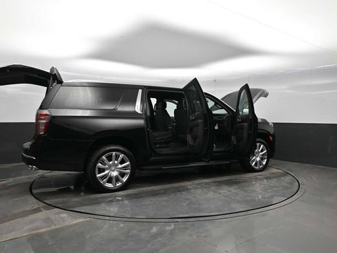 Used 2024 Chevrolet Suburban High Country image 40