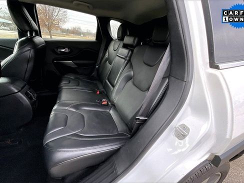 Used 2019 Jeep Cherokee Limited image 23