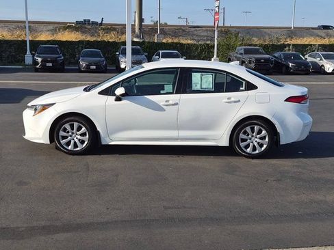 Used 2022 Toyota Corolla LE FWD image 12