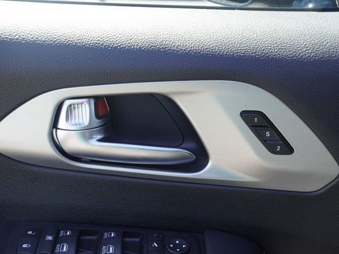 Used 2024 Chrysler Pacifica Limited w/ Uconnect Theater Family Group AWD/4WD image 8