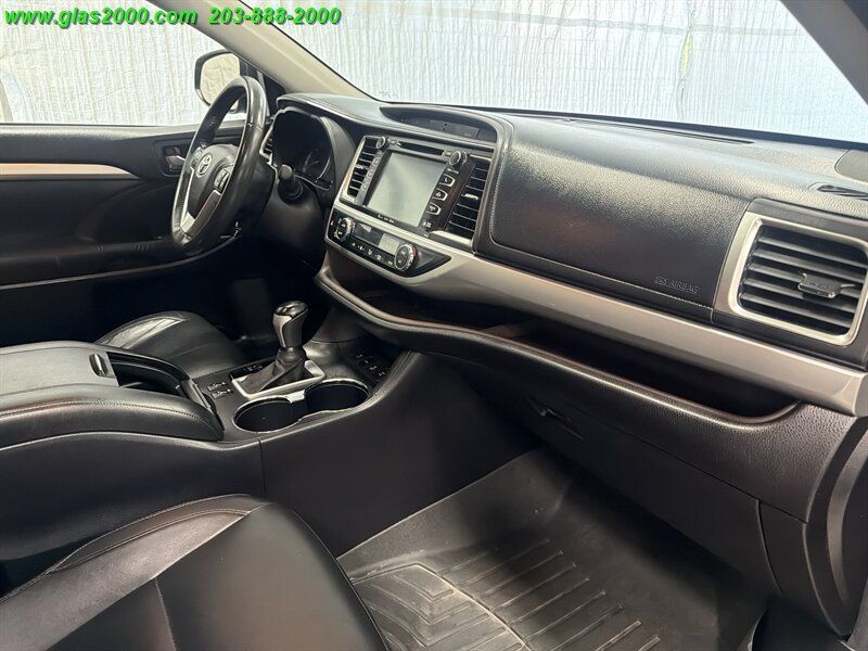 Used 2016 Toyota Highlander XLE AWD/4WD image 5