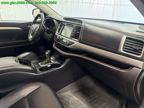 Used 2016 Toyota Highlander XLE AWD/4WD image 5