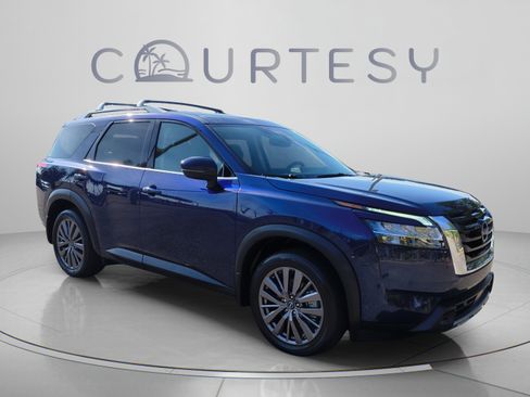 Certified 2024 Nissan Pathfinder SL w/ SL Premium Package FWD image 9