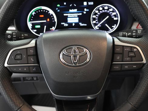 Used 2023 Toyota Sienna Limited AWD/4WD image 30