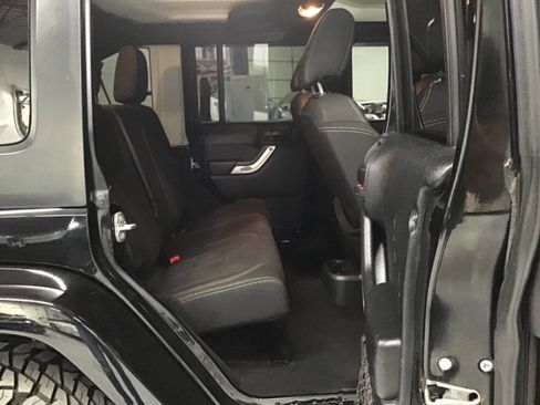 Used 2017 Jeep Wrangler Unlimited Sahara w/ Connectivity Group image 22