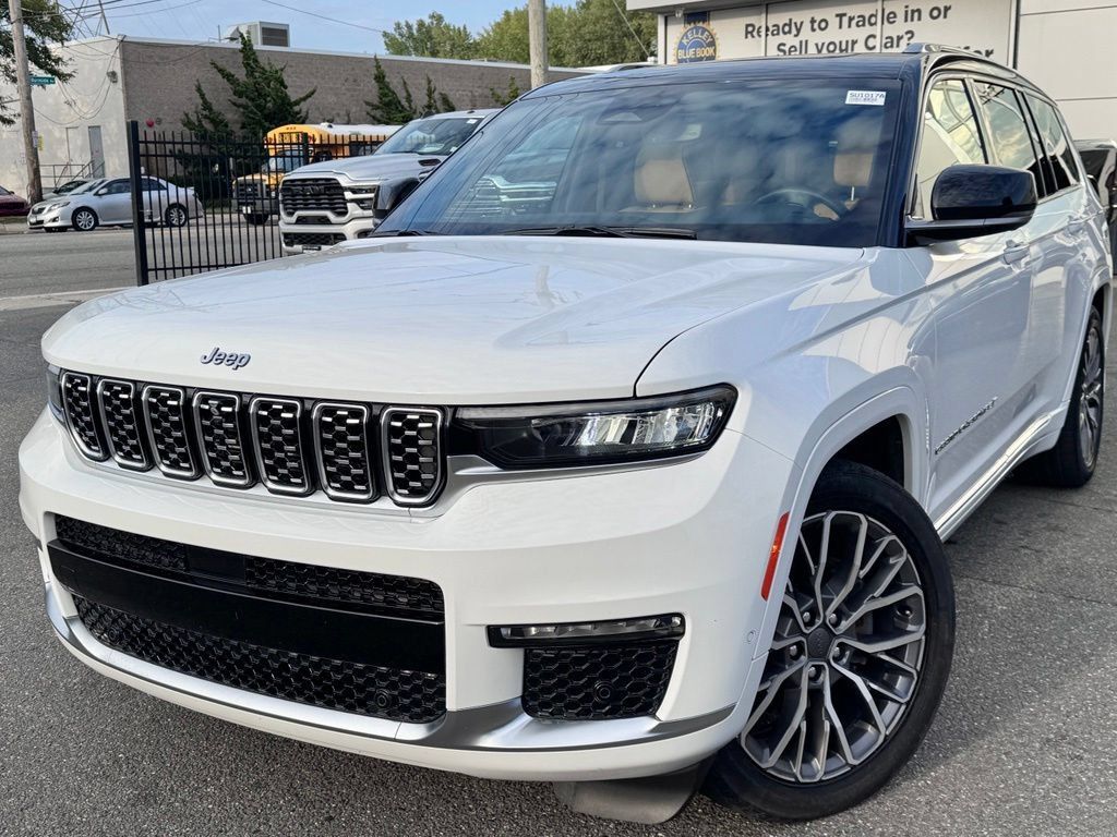 Used 2023 Jeep Grand Cherokee L Summit AWD/4WD image 3