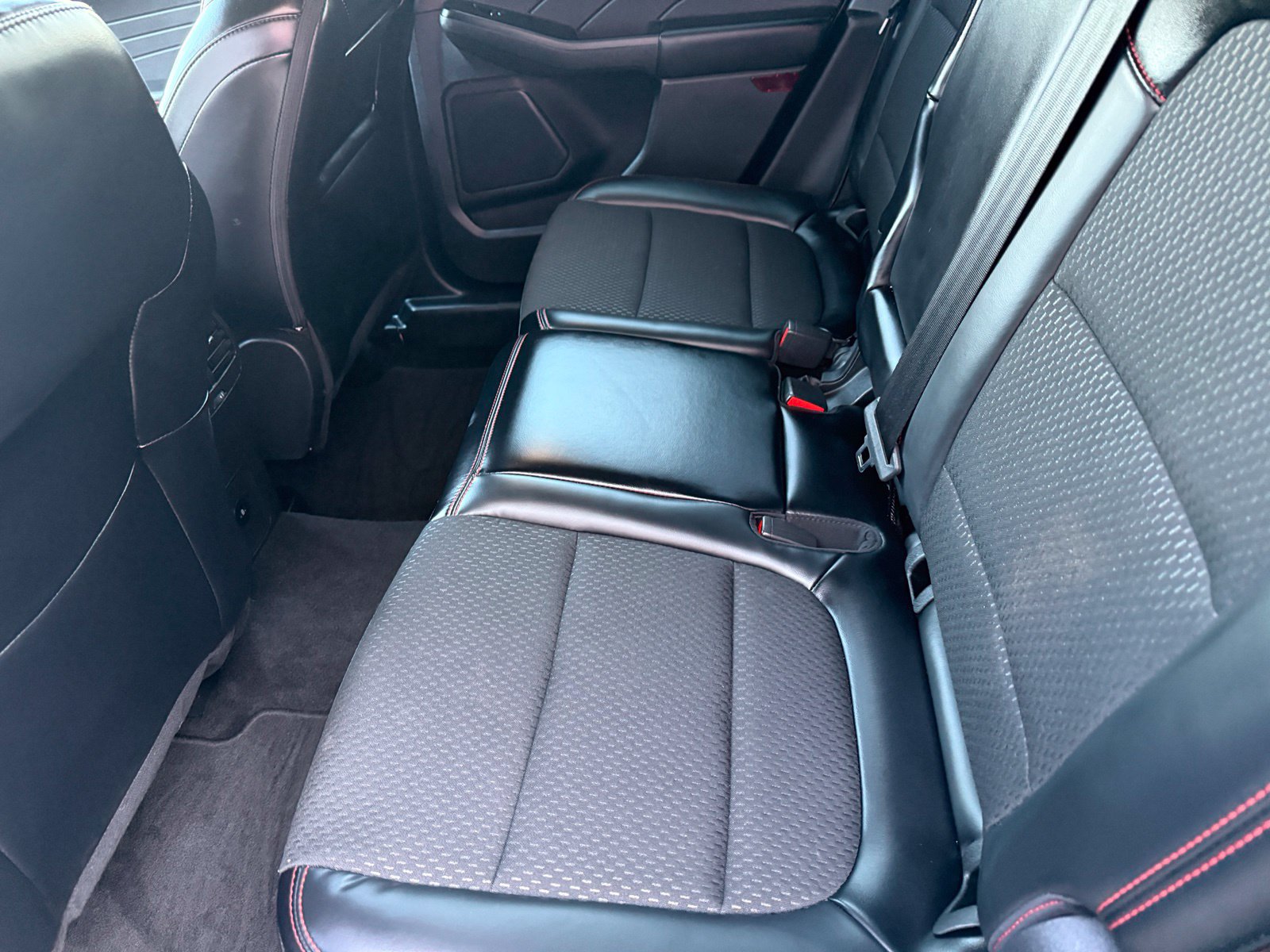 Certified 2025 Ford Escape ST-Line Select AWD/4WD image 18