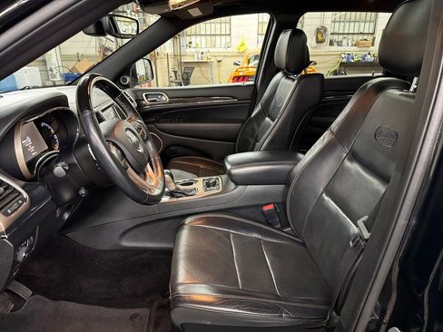 Used 2017 Jeep Grand Cherokee Overland image 10