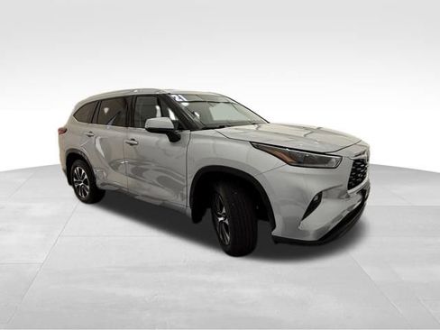 Used 2021 Toyota Highlander XLE image 7