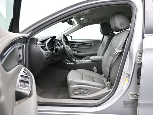 Used 2018 Chevrolet Impala LT FWD image 9