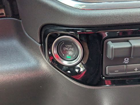 Used 2025 GMC Sierra 1500 SLT w/ SLT Premium Plus Package image 31