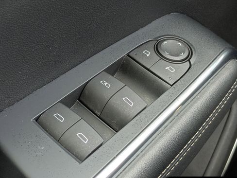 Used 2024 GMC Acadia Elevation image 25