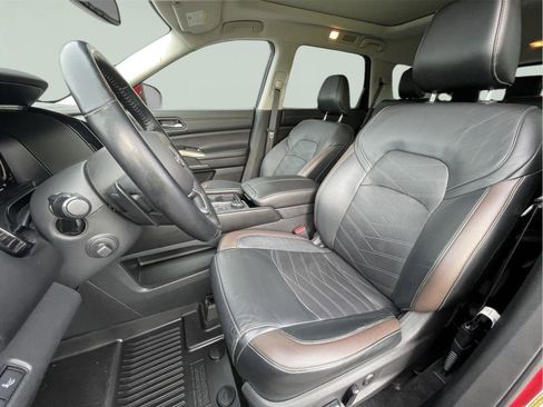 Used 2022 Nissan Pathfinder Platinum w/ Cargo Package AWD/4WD image 15
