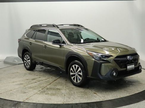 Used 2025 Subaru Outback Premium AWD/4WD image 10