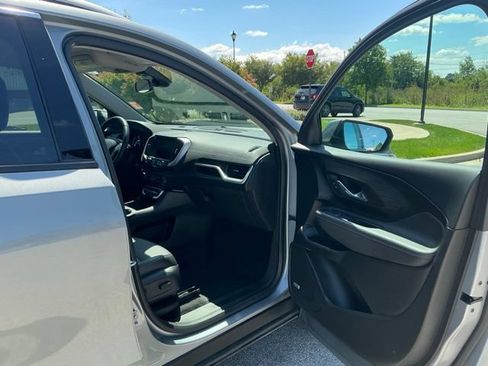 Used 2023 GMC Terrain SLT w/ Infotainment Package II FWD image 17