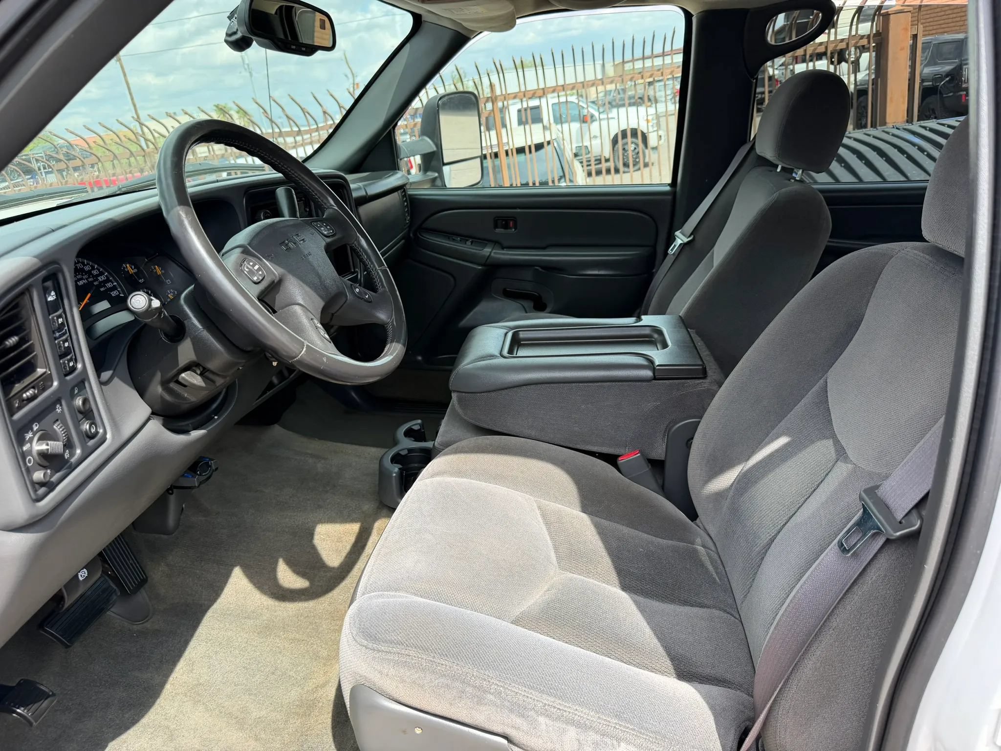 Used 2004 GMC Sierra 3500 SLE w/ Heavy-Duty Power Package AWD/4WD image 13