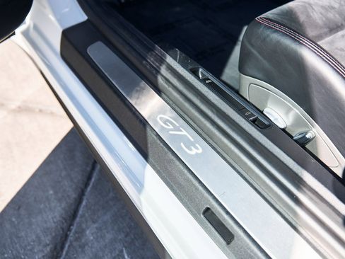 Used 2014 Porsche 911 GT3 image 28