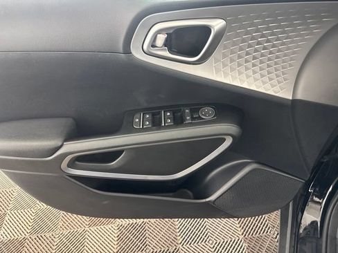 Used 2022 Kia Soul LX w/ Technology Package FWD image 18