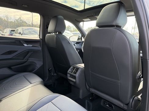 New 2026 Volkswagen Tiguan SE R-Line FWD image 18
