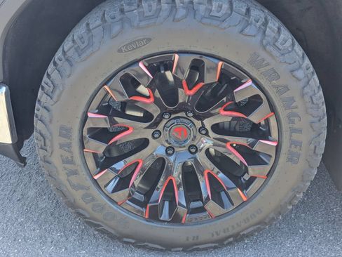 Used 2022 GMC Sierra 1500 SLT w/ SLT Premium Plus Package AWD/4WD image 12