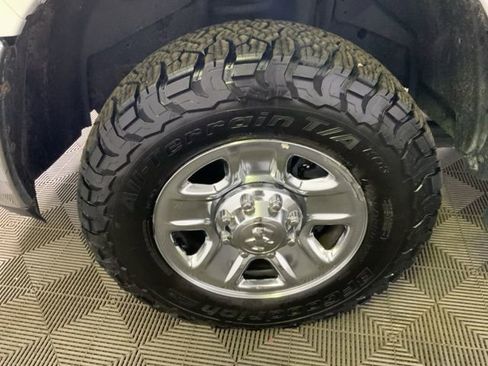 Used 2018 RAM 2500 SLT AWD/4WD image 9