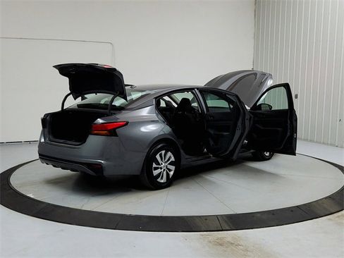 Used 2025 Nissan Altima 2.5 S image 15