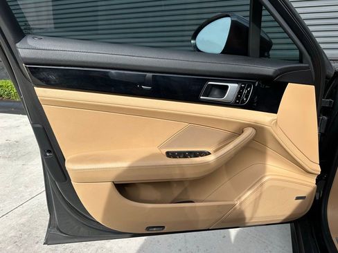 Used 2018 Porsche Panamera image 18