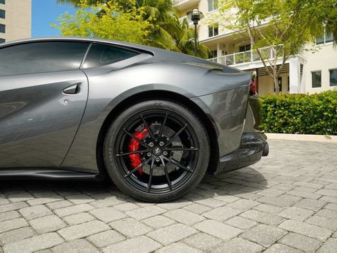Used 2020 Ferrari 812 Superfast RWD image 20