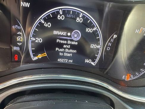 Used 2021 Jeep Grand Cherokee Laredo X AWD/4WD image 4