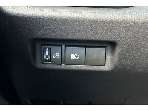 Used 2025 Toyota RAV4 XLE AWD/4WD image 31