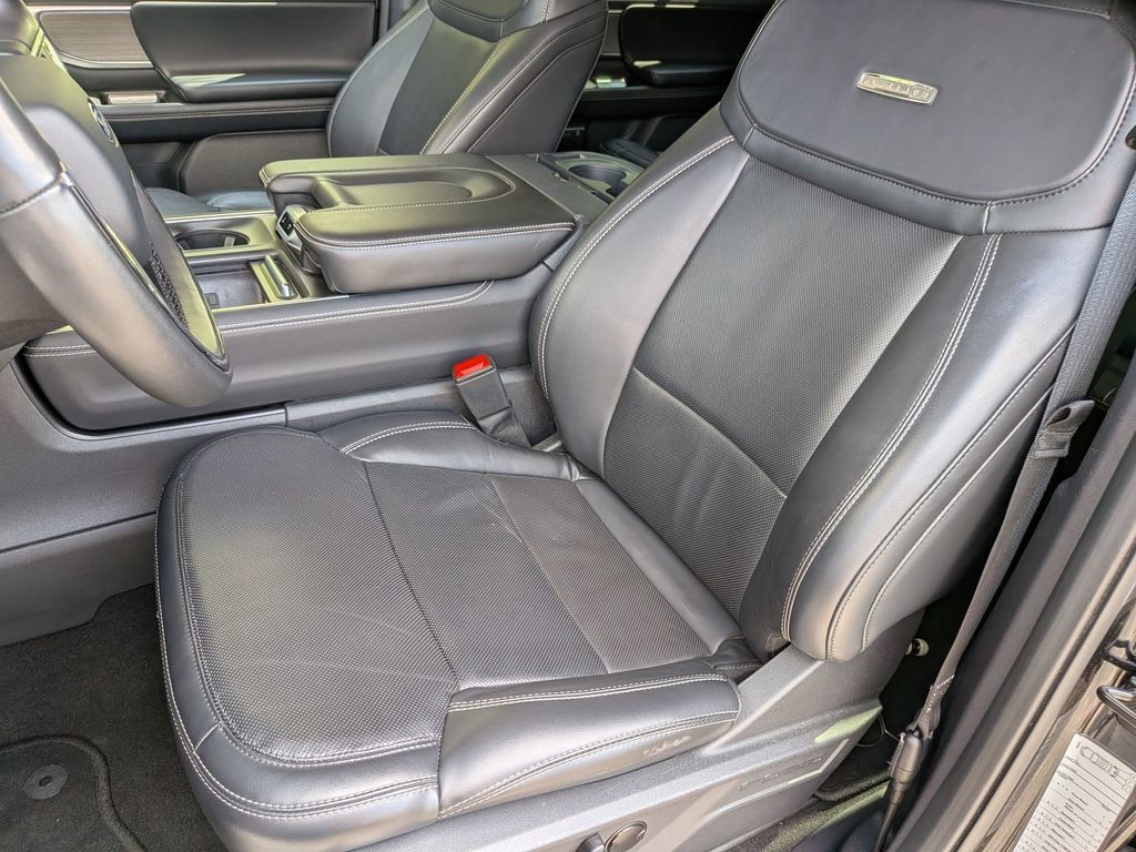 Used 2025 Ford Expedition Platinum AWD/4WD image 33